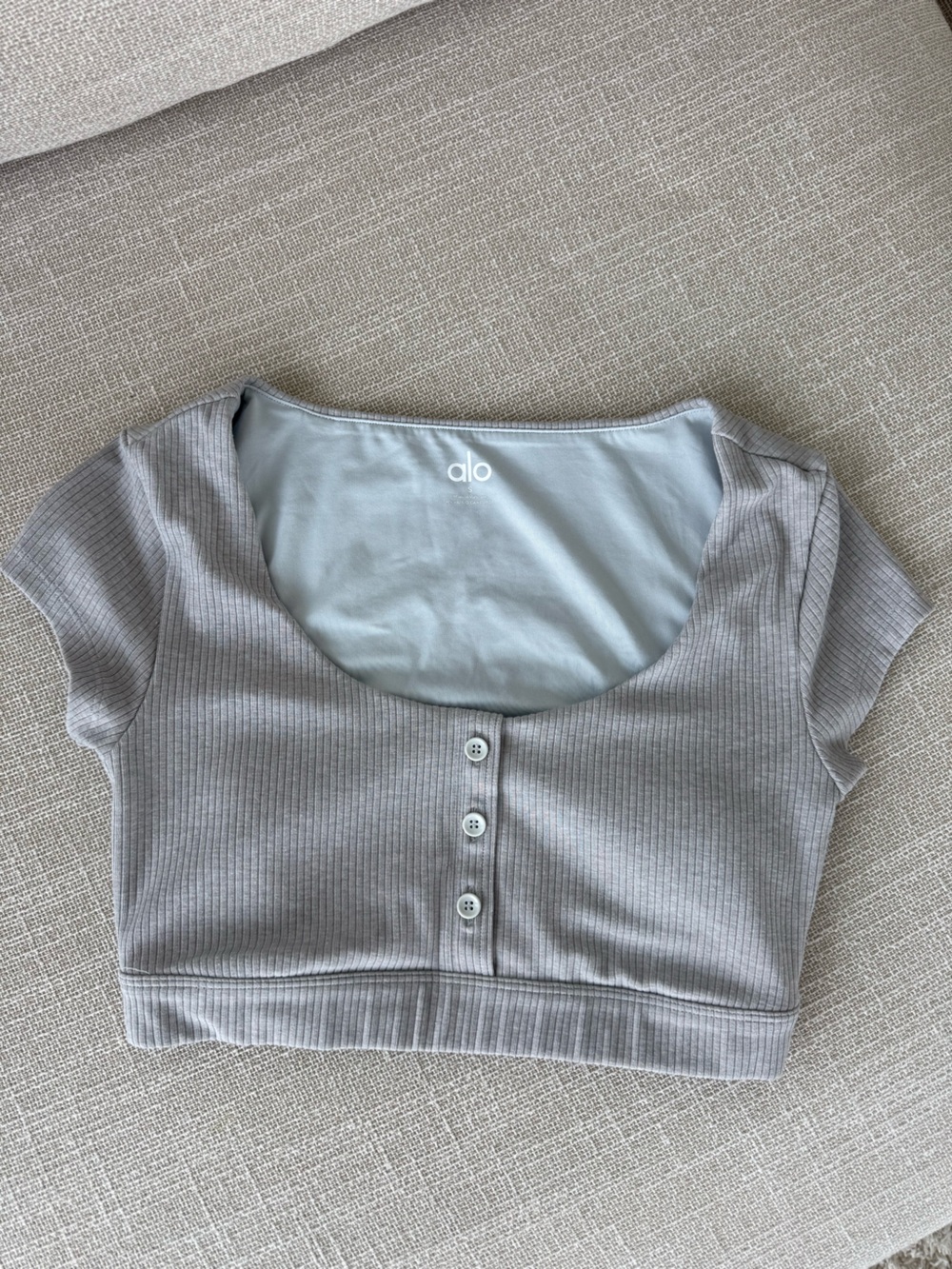 ALO Yoga Heather Gray Ribbed Crop Top with Front Buttons